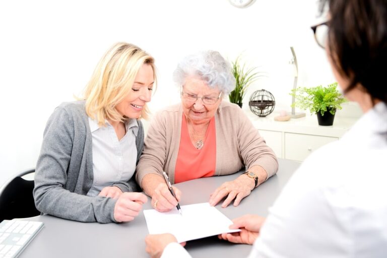 Testamento solidale, la scelta di 800 mila over 50 per fare del bene