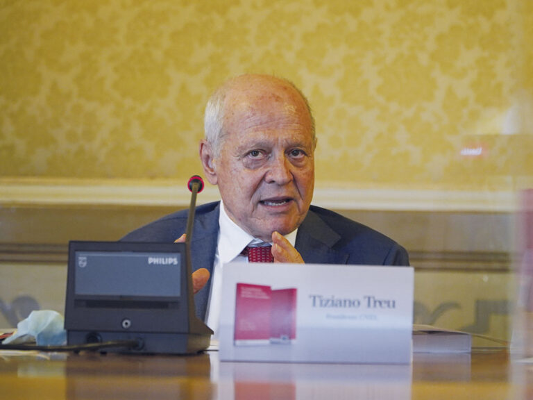 I senior e il lavoro visti da Tiziano Treu: «La svolta è puntare sulla crescita del Paese»